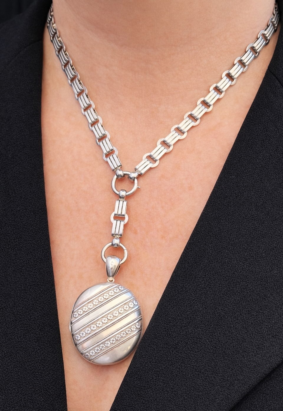 ANTIQUE VICTORIAN STERLING SILVER 1878 BOOK CHAIN &amp; LOCKET