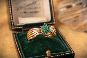 RETRO 1980 EMERALD CLUSTER RING 9ct GOLD