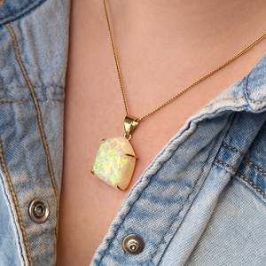 CONTEMPORARY SOLID FREE FORM OPAL PENDANT 18ct GOLD