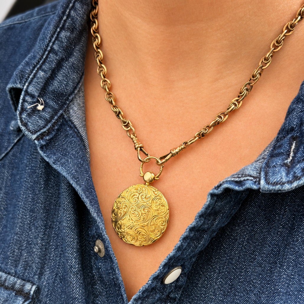 ANTIQUE LATE VICTORIAN ENGRAVED PHOTO LOCKET 15ct GOLD