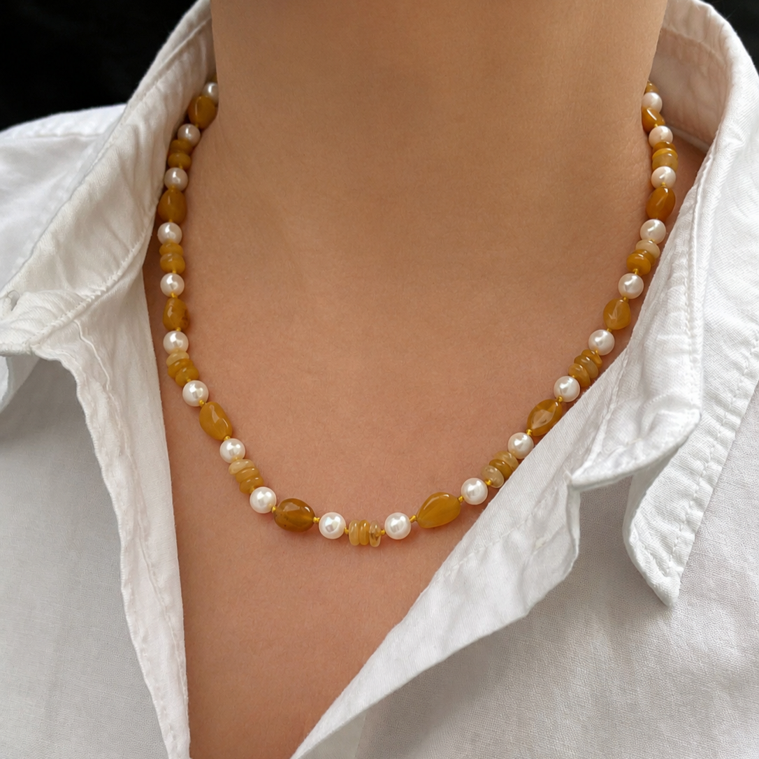 BESPOKE HONEY JADE &amp; PEARL NECKLACE 9ct GOLD