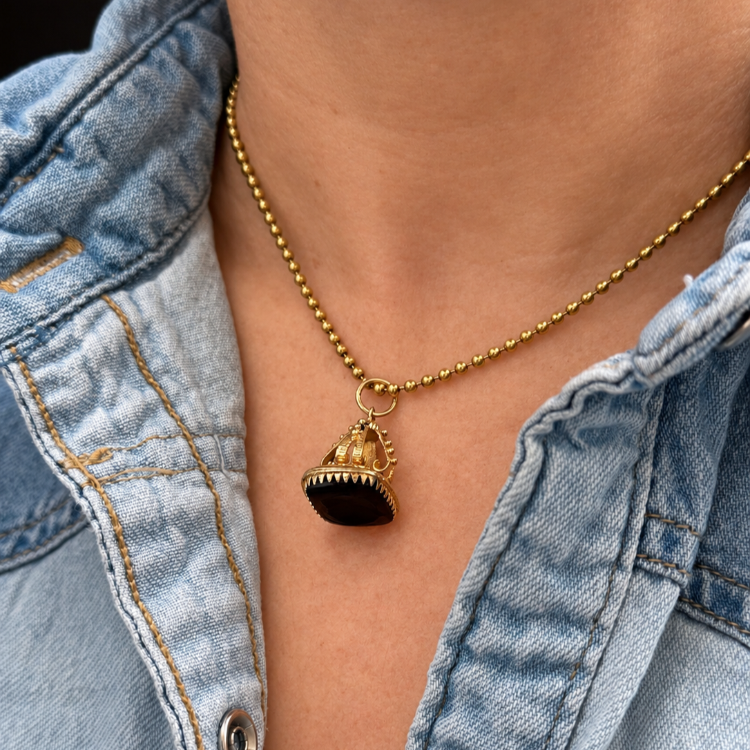 VINTAGE ONYX INTAGLIO FOB PENDANT 14ct GOLD