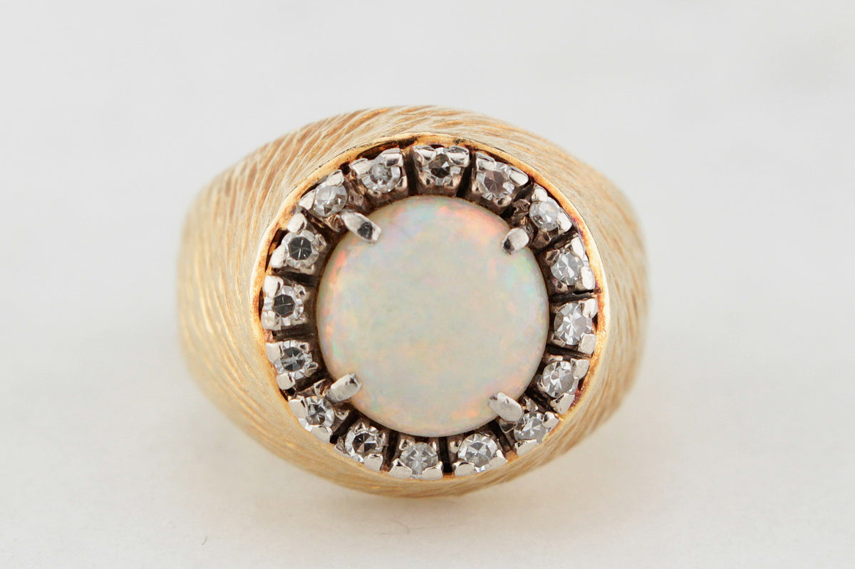 VINTAGE SOLID OPAL &amp; DIAMOND RING 18ct GOLD