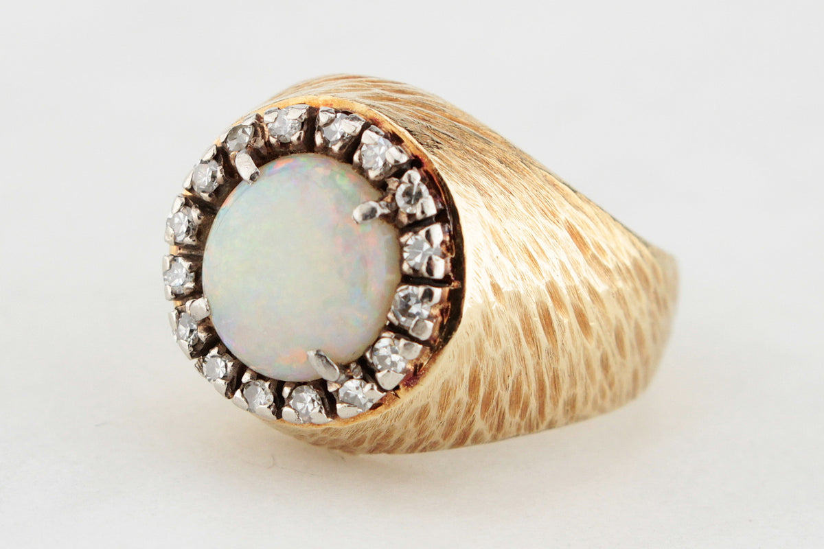 VINTAGE SOLID OPAL &amp; DIAMOND RING 18ct GOLD