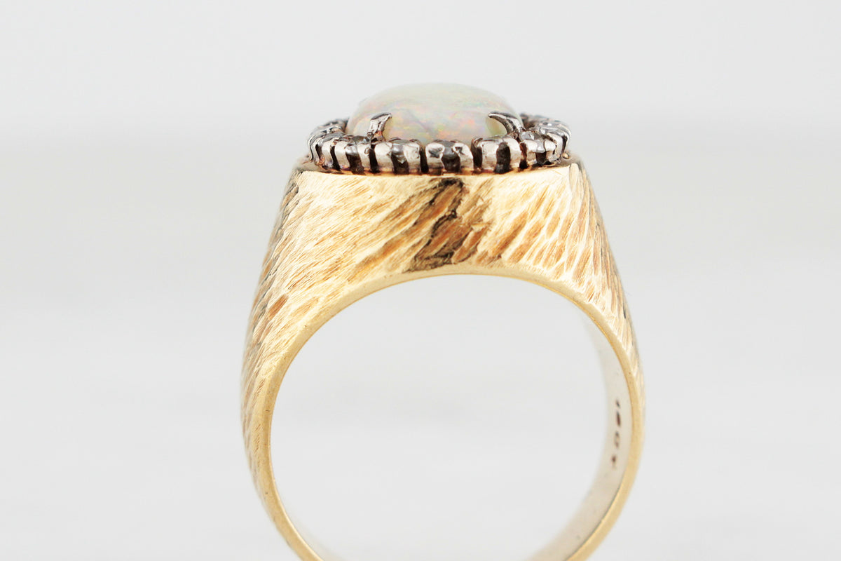 VINTAGE SOLID OPAL &amp; DIAMOND RING 18ct GOLD