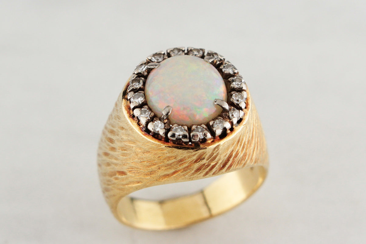 VINTAGE SOLID OPAL &amp; DIAMOND RING 18ct GOLD