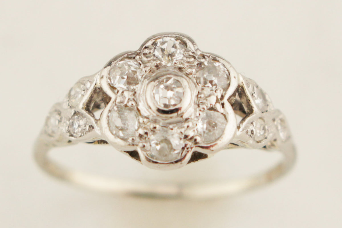 ORIGINAL ART DECO c1920 DIAMOND DAISY RING 18ct WHITE GOLD &amp; PLATINUM
