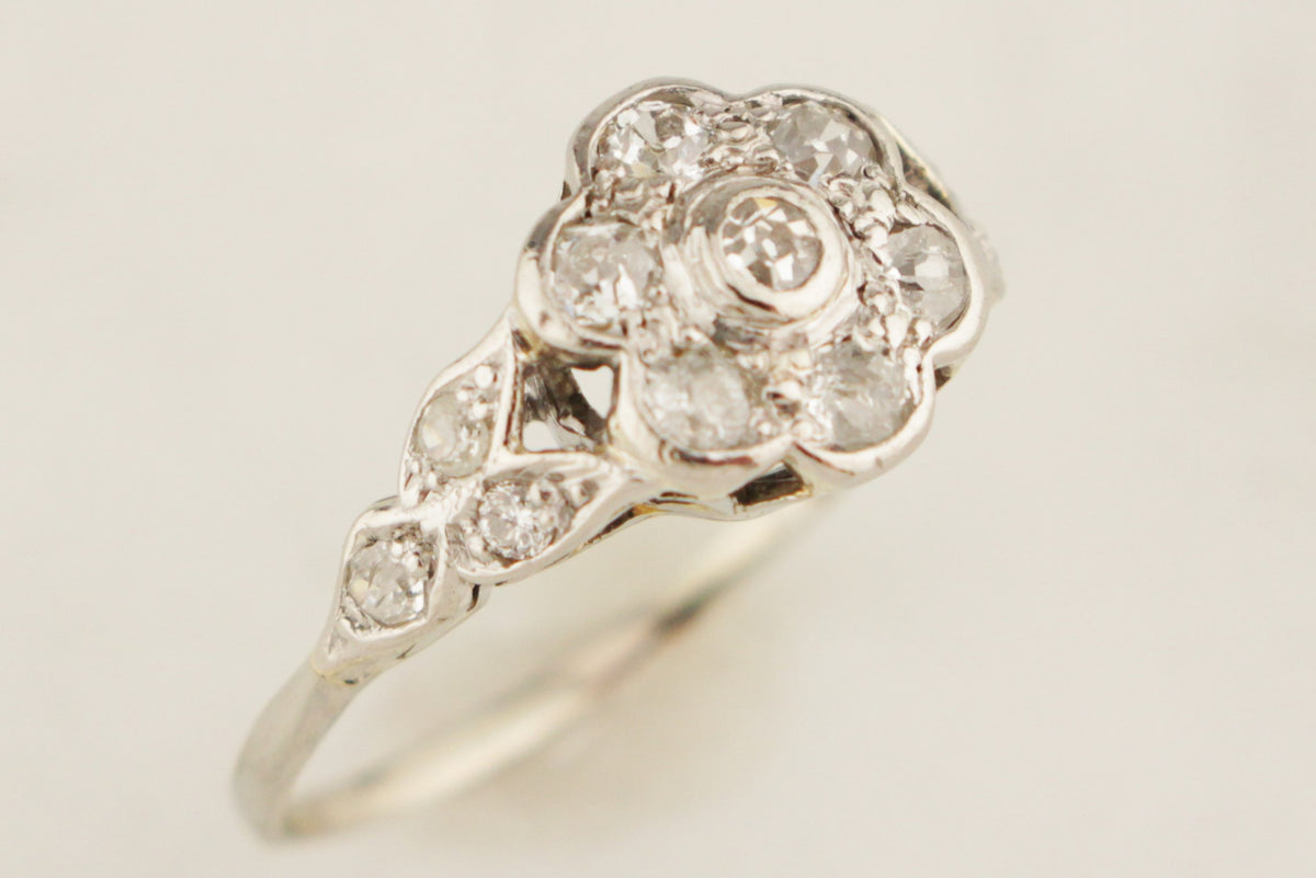 ORIGINAL ART DECO c1920 DIAMOND DAISY RING 18ct WHITE GOLD &amp; PLATINUM