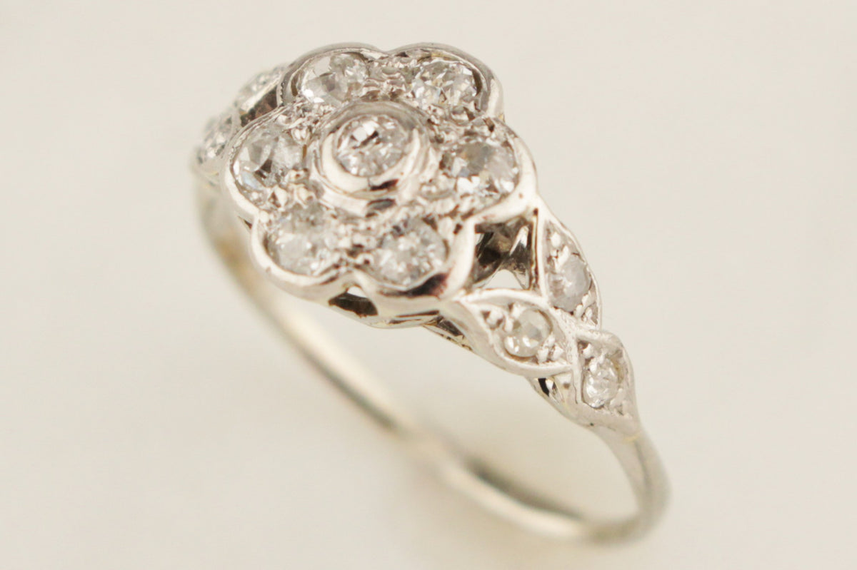 ORIGINAL ART DECO c1920 DIAMOND DAISY RING 18ct WHITE GOLD &amp; PLATINUM