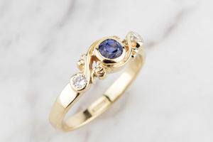 MODERN SAPPHIRE & DIAMOND ANTIQUE STYLE RING ON 18ct YELLOW GOLD