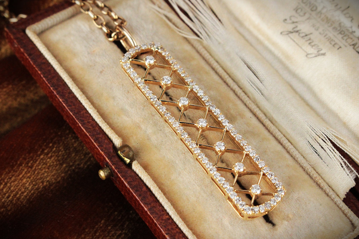 CONTEMPORARY .95ct DIAMOND PENDANT IN 18ct GOLD