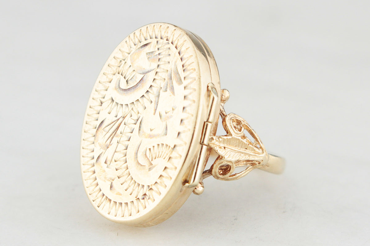 VINTAGE LOCKET RING 9ct GOLD