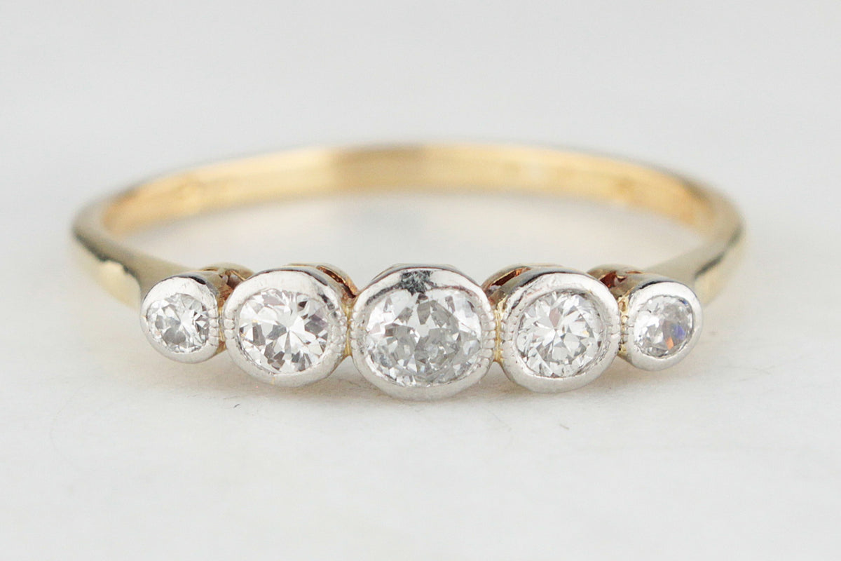 ANTIQUE FIVE-STONE DIAMOND RING c1915 18ct GOLD &amp; PLATINUM