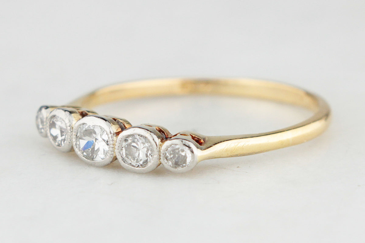 ANTIQUE FIVE-STONE DIAMOND RING c1915 18ct GOLD &amp; PLATINUM