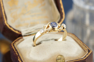 MODERN SAPPHIRE & DIAMOND ANTIQUE STYLE RING ON 18ct YELLOW GOLD