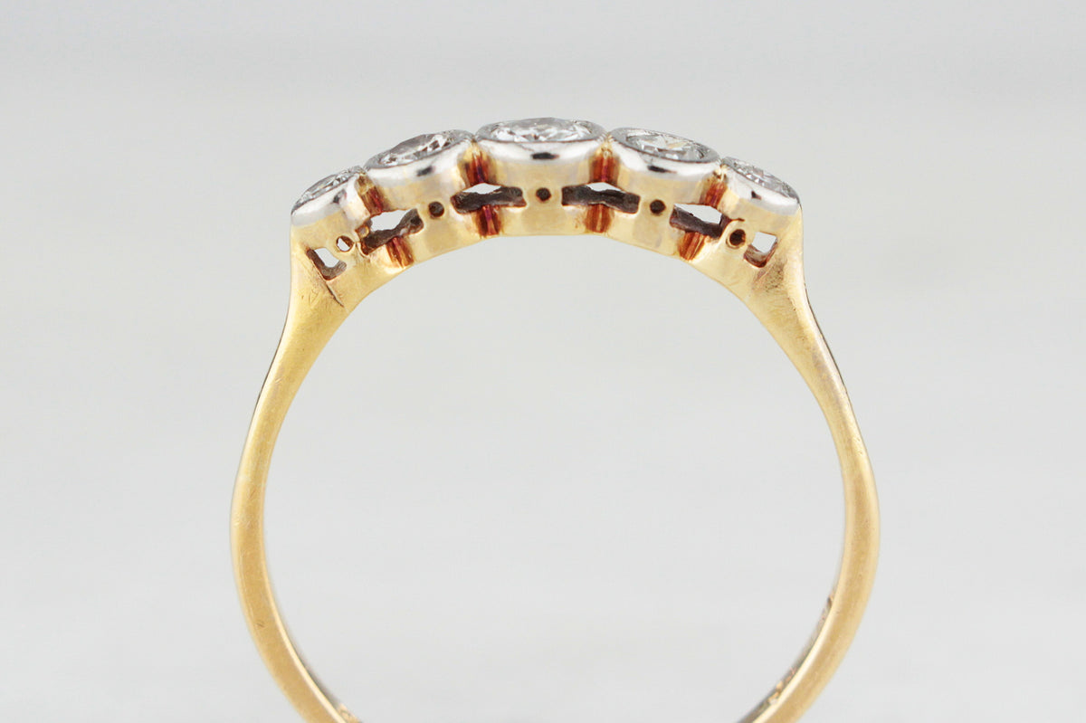 ANTIQUE FIVE-STONE DIAMOND RING c1915 18ct GOLD &amp; PLATINUM