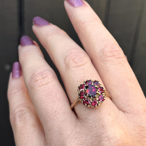 VINTAGE ESTATE 1968 GARNET CLUSTER RING ON 9ct YELLOW GOLD