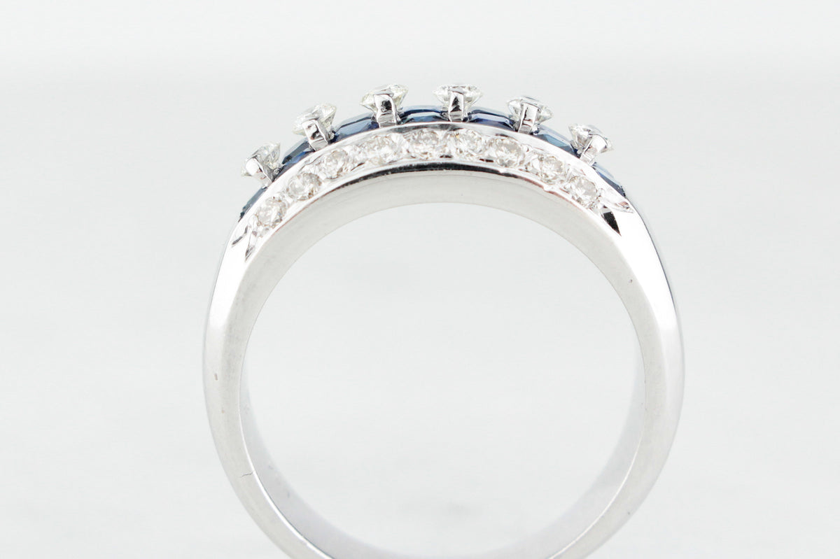 CONTEMPORARY DIAMOND &amp; SAPPHIRE RING 18ct GOLD