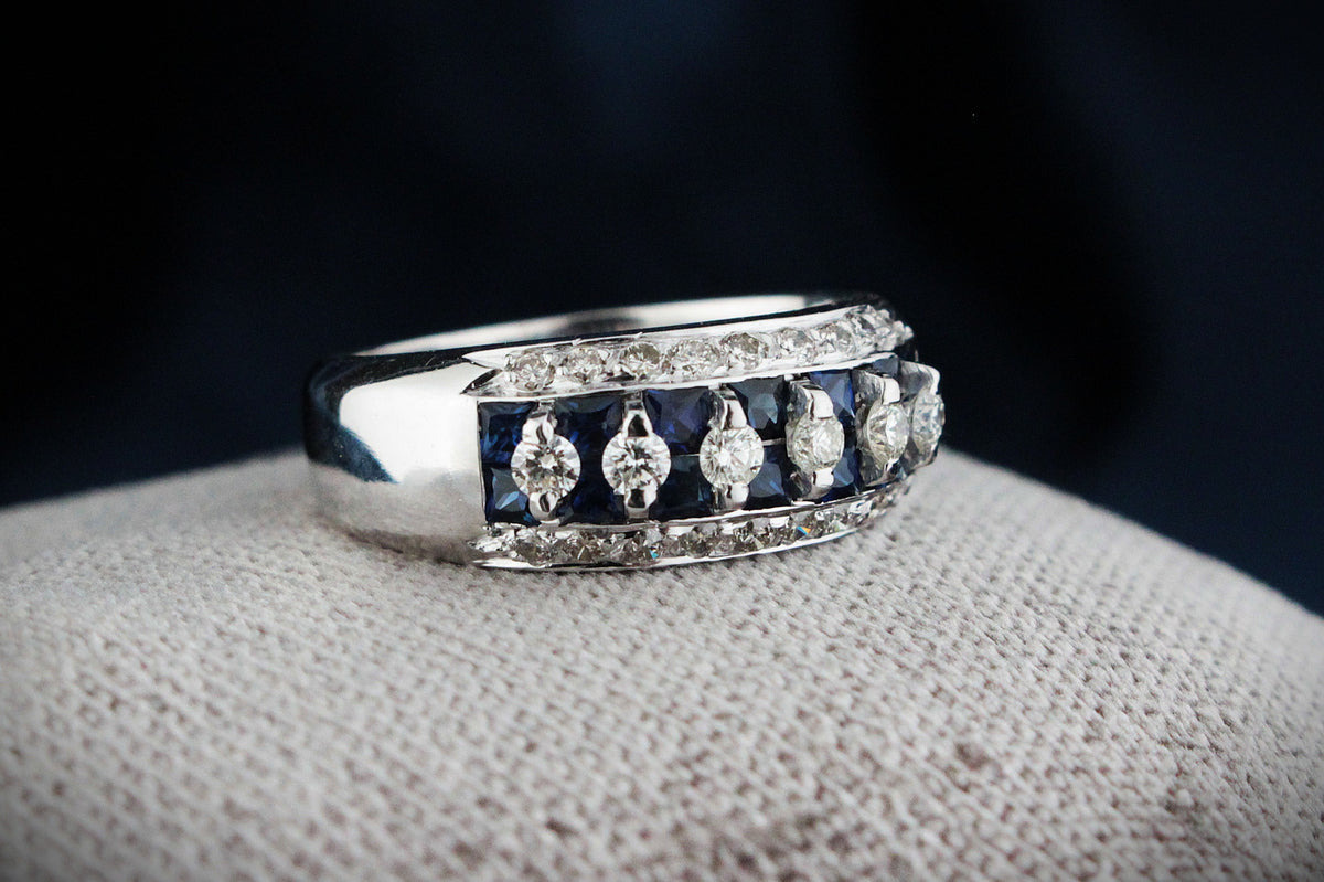 CONTEMPORARY DIAMOND &amp; SAPPHIRE RING 18ct GOLD