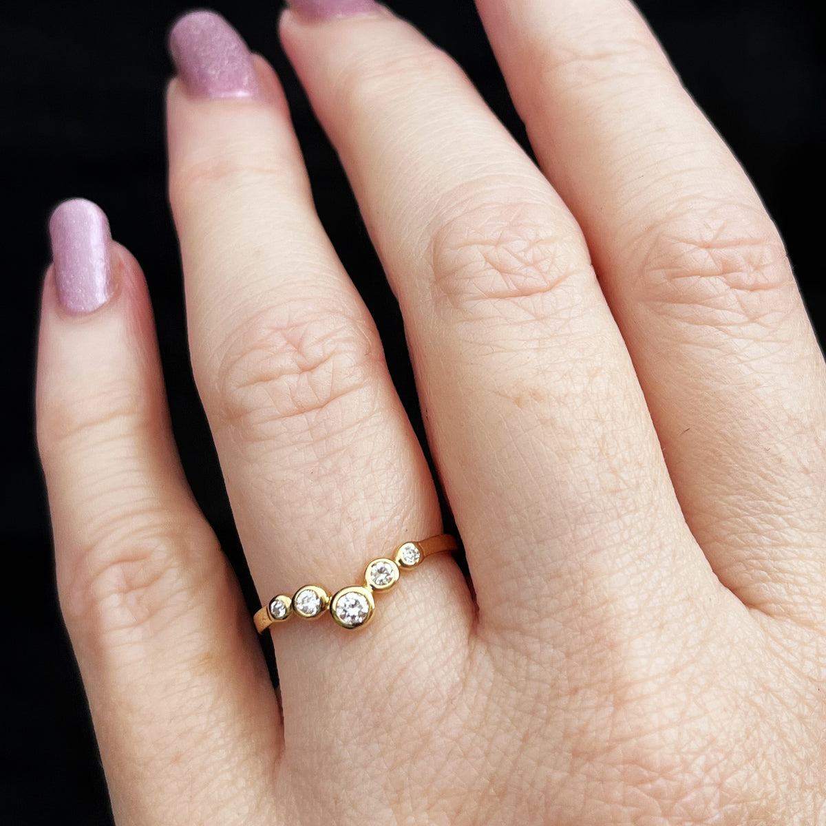 VINTAGE DIAMOND CHEVRON RING IN 18ct GOLD