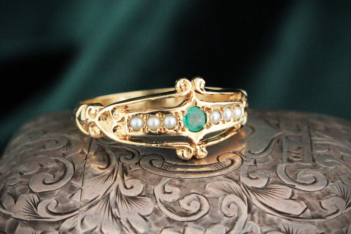 VINTAGE EMERALD &amp; PEARL RING 9ct GOLD