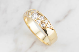 CONTEMPORARY DIAMOND BAND RING ON 18ct YELLOW GOLD