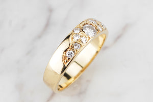 CONTEMPORARY DIAMOND BAND RING ON 18ct YELLOW GOLD