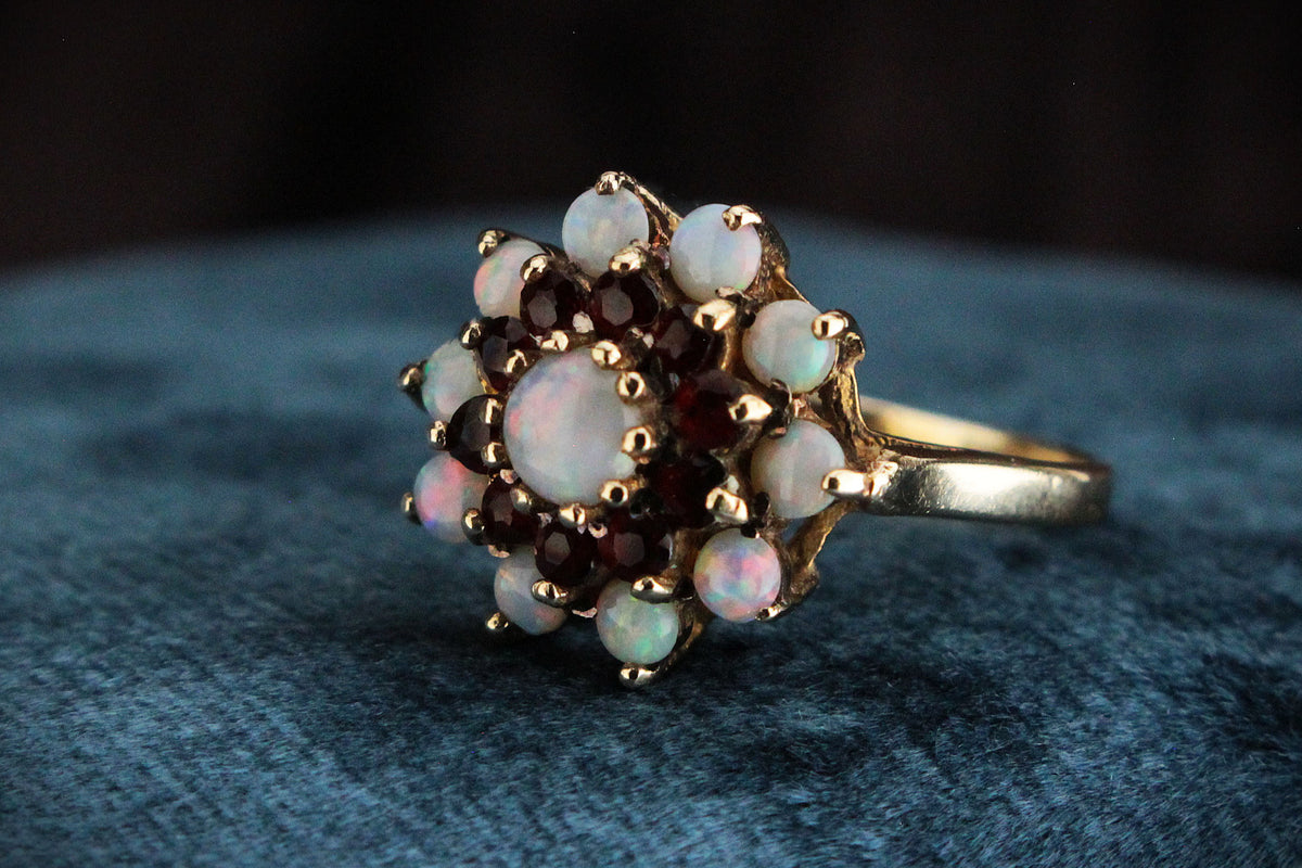 VINTAGE MID CENTURY OPAL & GARNET CLUSTER RING 9ct GOLD