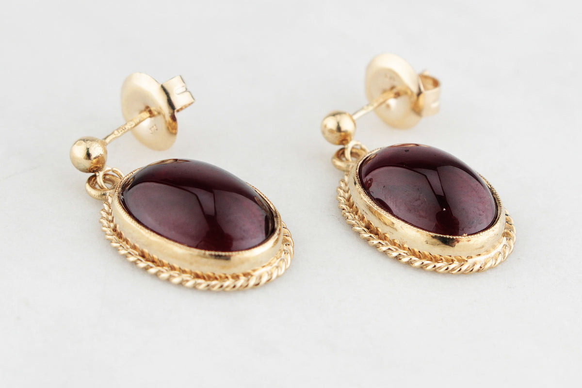 VINTAGE CABOCHON PYROPE GARNET EARRINGS 9ct GOLD