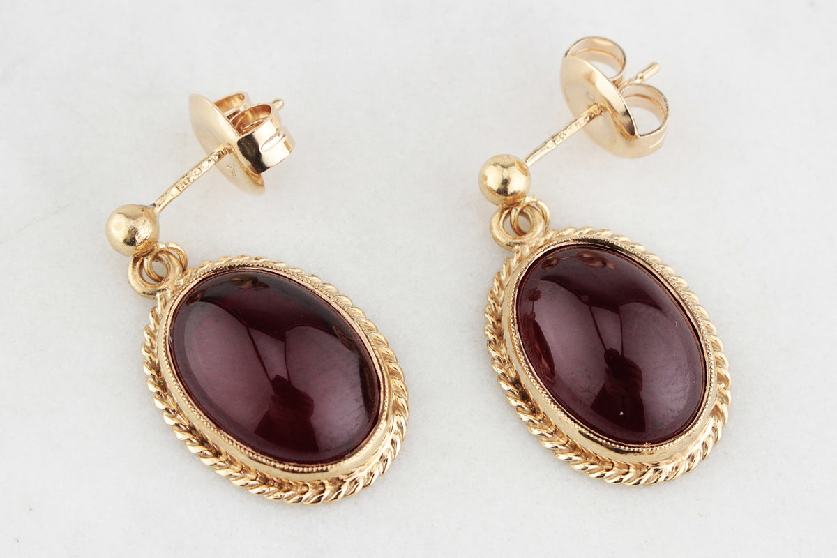 VINTAGE CABOCHON PYROPE GARNET EARRINGS 9ct GOLD