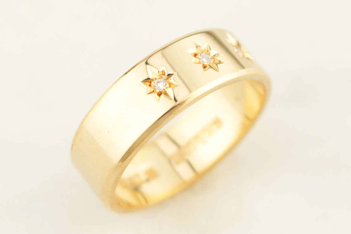 VINTAGE c1950 STARBURST FLUSH SET DIAMOND BAND 18ct GOLD