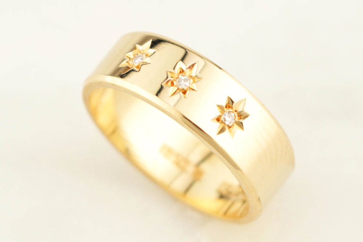 VINTAGE c1950 STARBURST FLUSH SET DIAMOND BAND 18ct GOLD