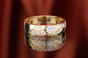 CONTEMPORARY DIAMOND BAND RING ON 18ct YELLOW GOLD