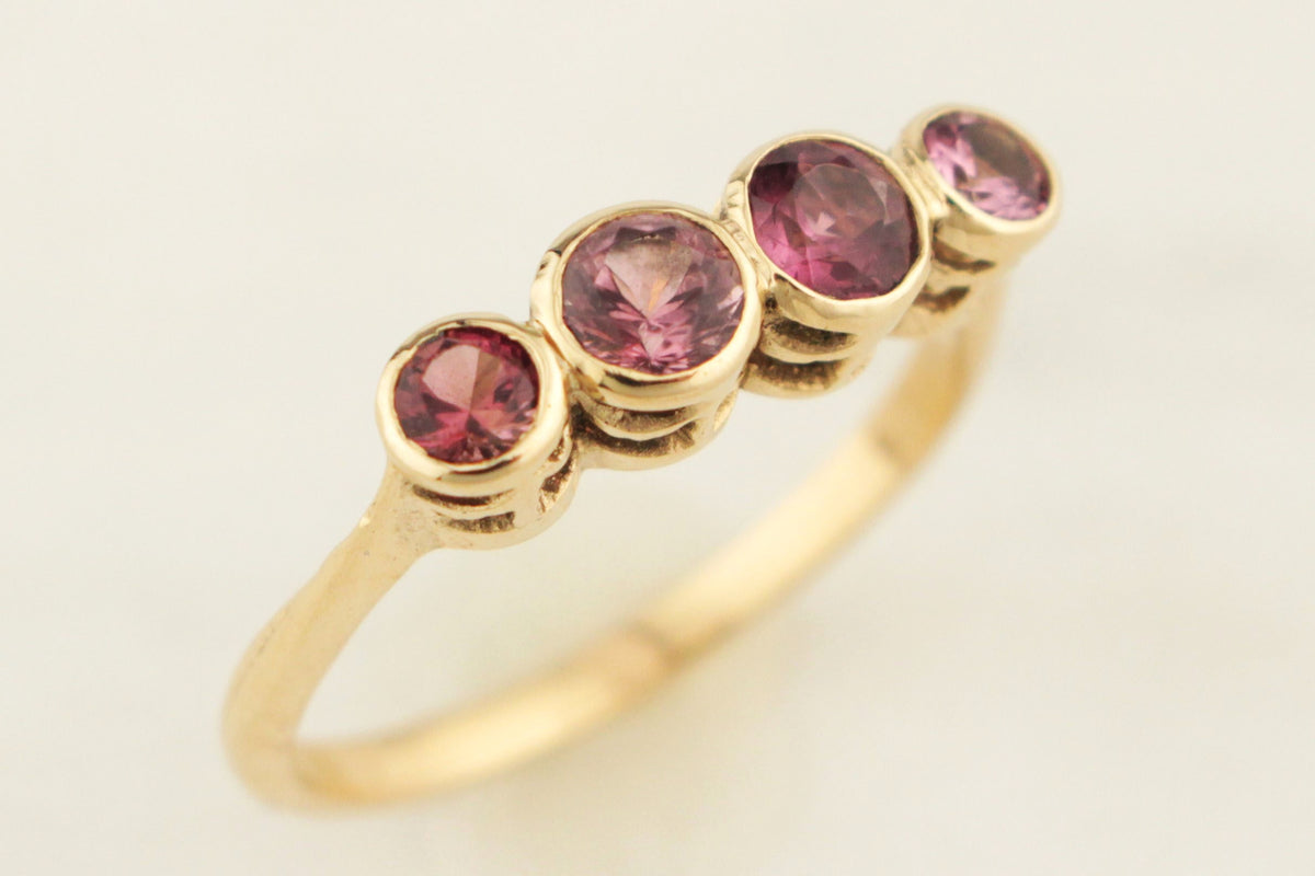 R&amp;V BESPOKE SAPPHIRE RING 9ct YELLOW GOLD
