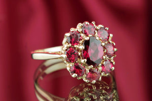 VINTAGE ESTATE 1968 GARNET CLUSTER RING ON 9ct YELLOW GOLD