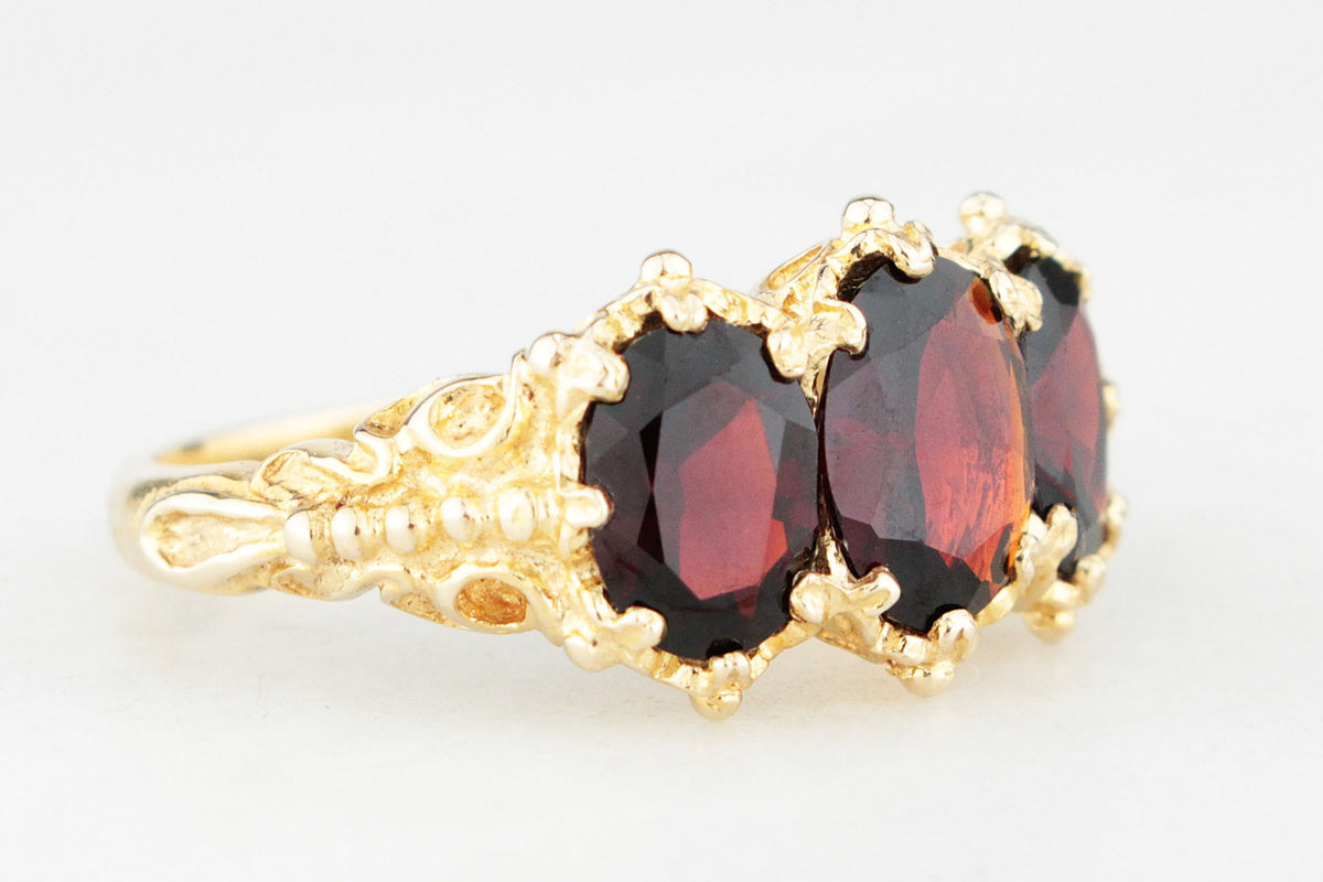 RETRO 1974 GARNET TRILOGY RING 9CT GOLD
