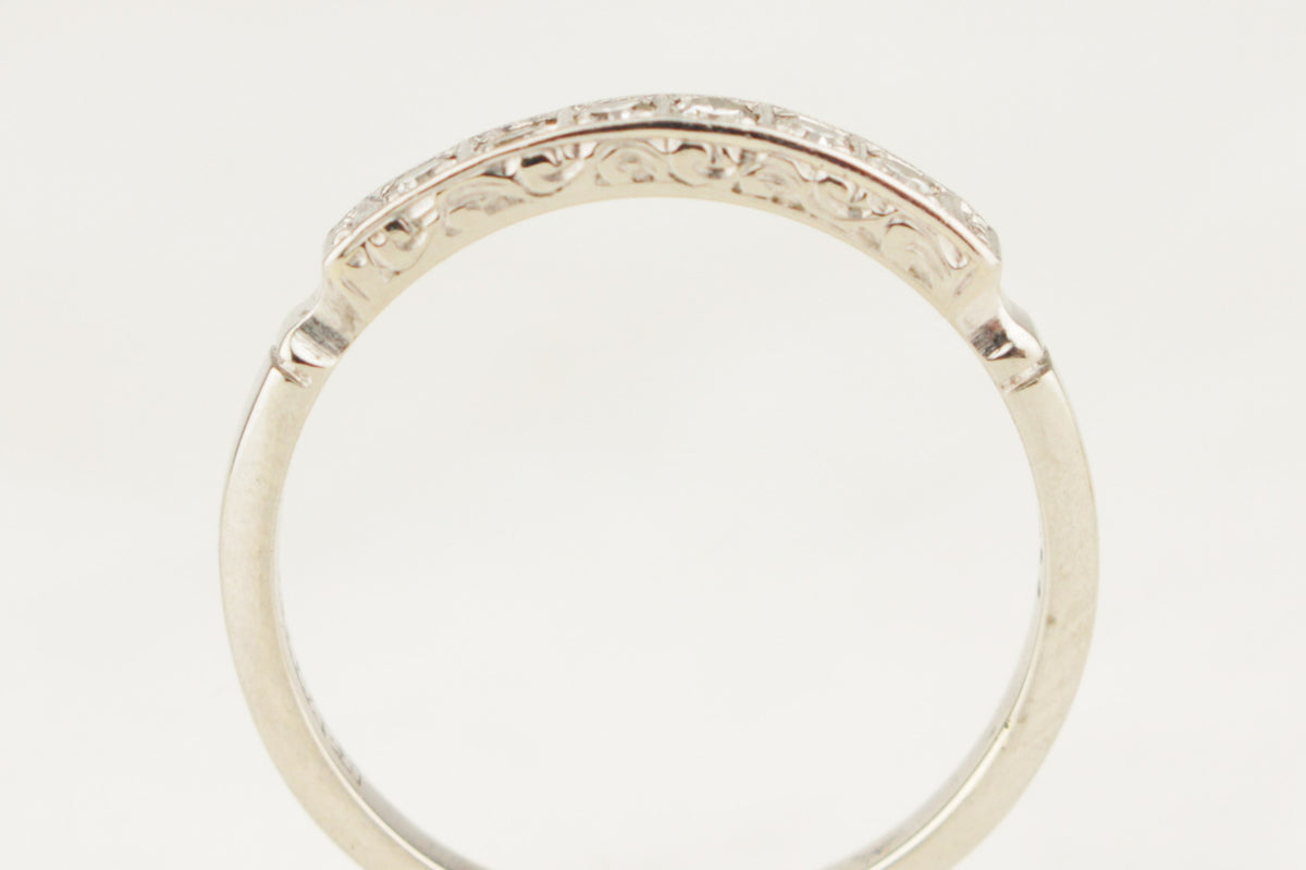 ANTIQUE c1915 AUSTRALIAN SIX STONE DIAMOND PLATINUM BAND