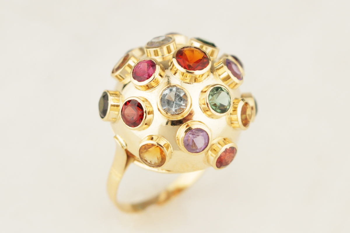 MID-CENTURY H. STERN ‘SPUTNIK’ BOMBE RING 18ct GOLD