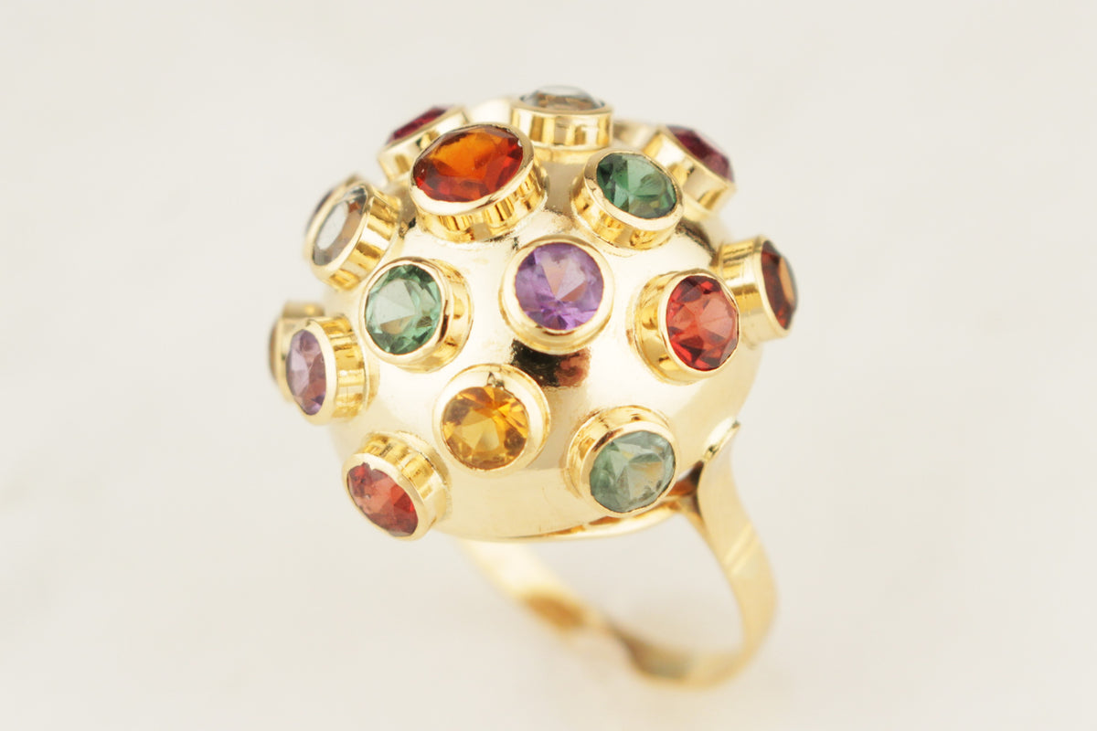 MID-CENTURY H. STERN ‘SPUTNIK’ BOMBE RING 18ct GOLD
