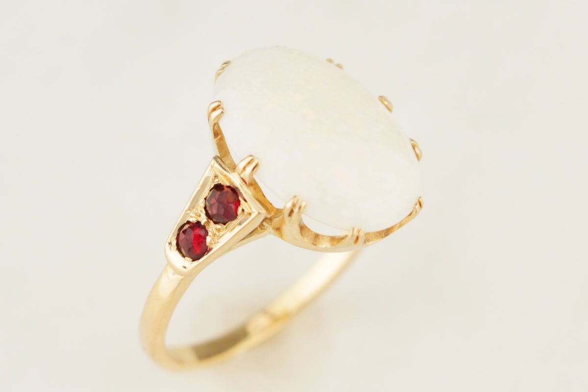RETRO MID CENTRUY OPAL &amp; GARNET RING 14ct GOLD
