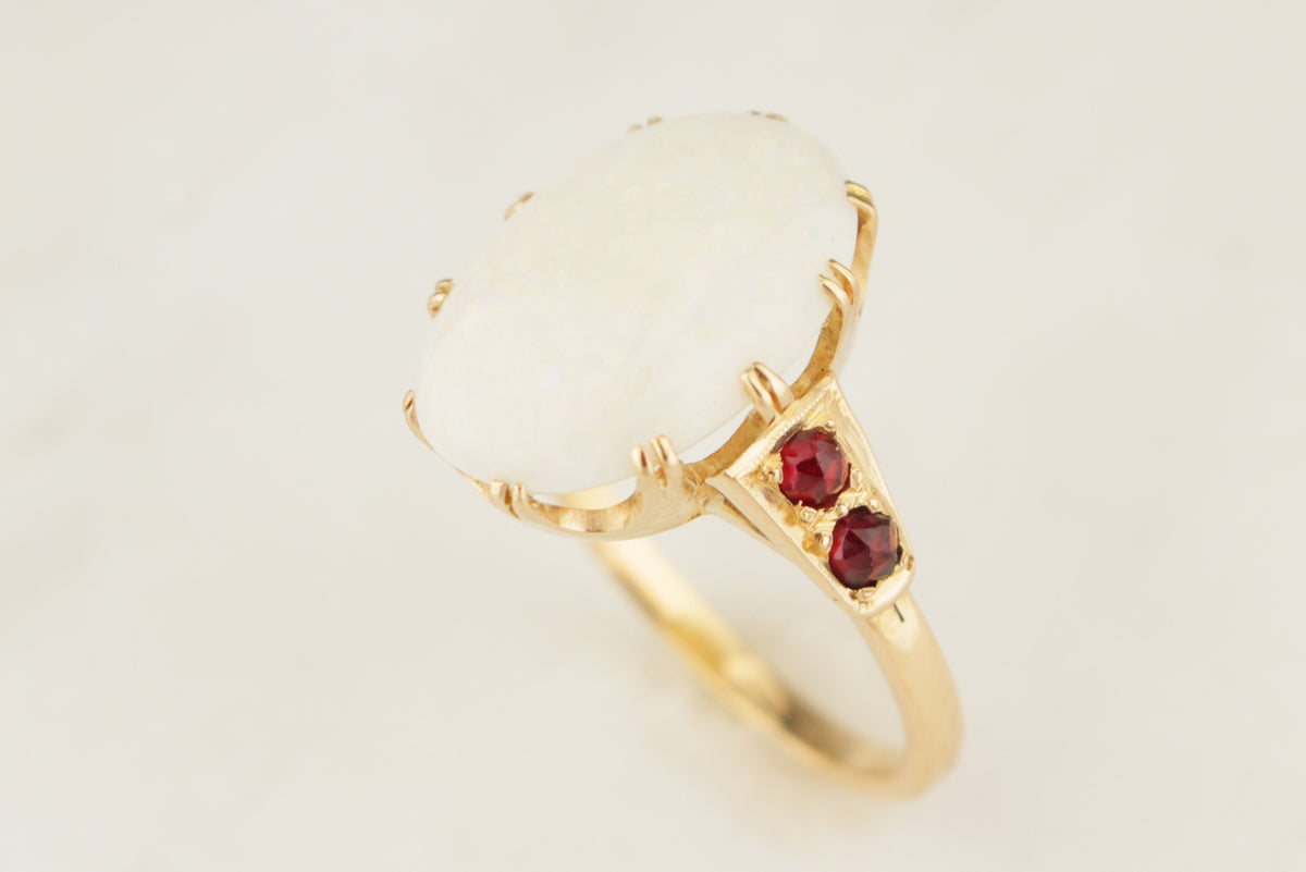 RETRO MID CENTRUY OPAL &amp; GARNET RING 14ct GOLD