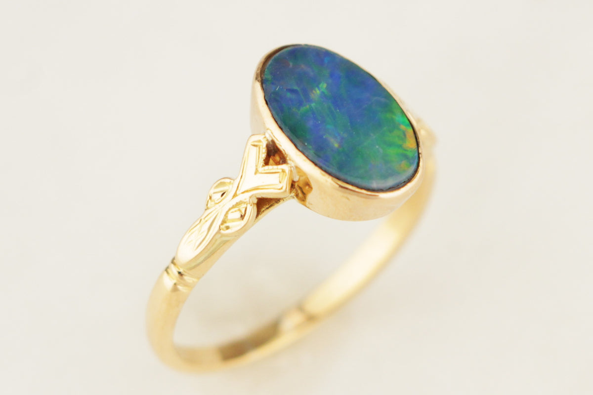 ANTIQUE ARTS &amp; CRAFTS OPAL TRIPLET 18ct YELLOW GOLD