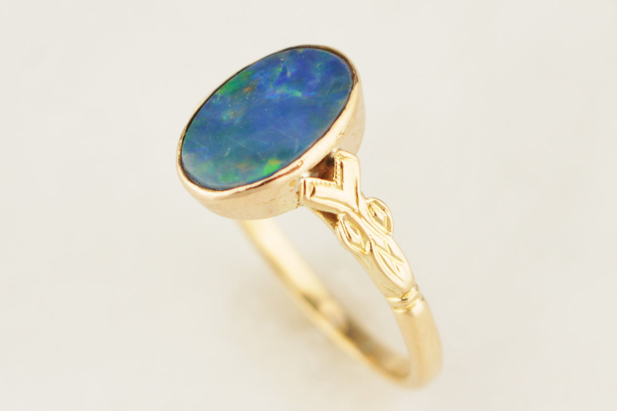 ANTIQUE ARTS &amp; CRAFTS OPAL TRIPLET 18ct YELLOW GOLD