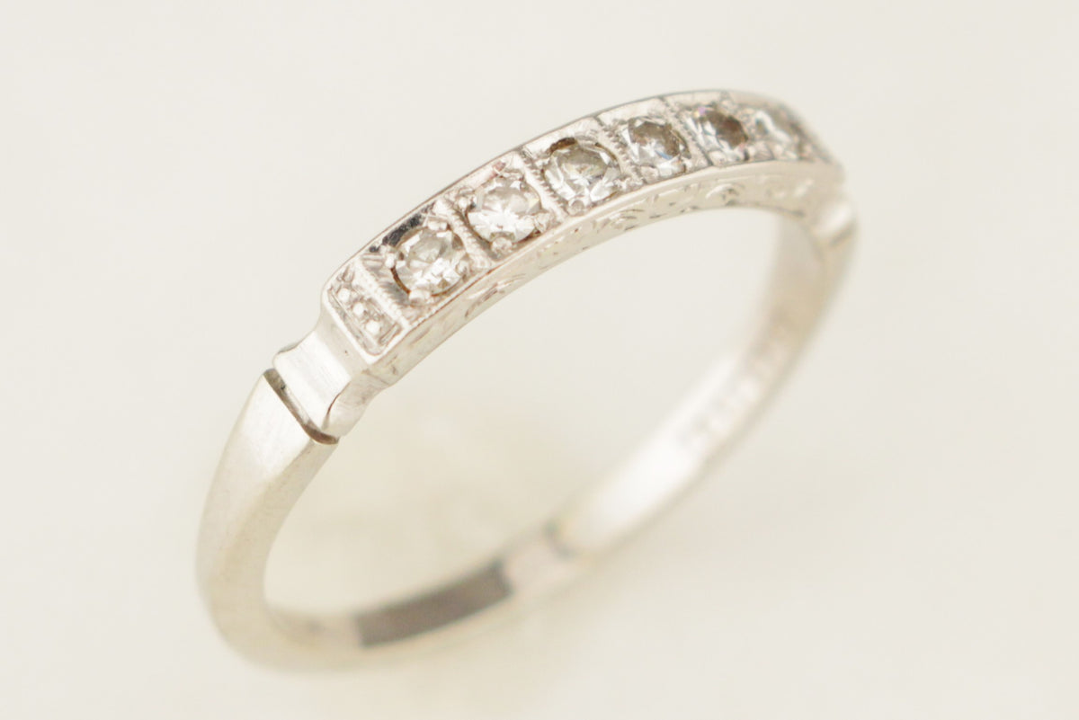 ANTIQUE c1915 AUSTRALIAN SIX STONE DIAMOND PLATINUM BAND