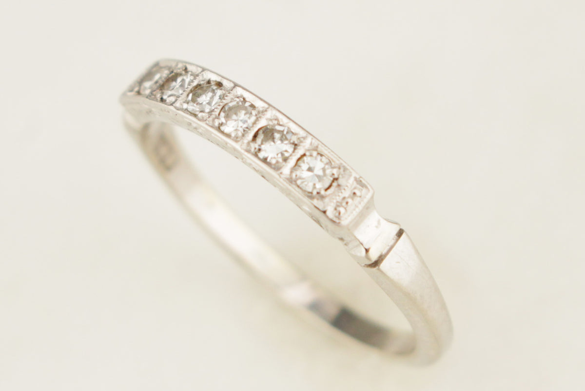 ANTIQUE c1915 AUSTRALIAN SIX STONE DIAMOND PLATINUM BAND