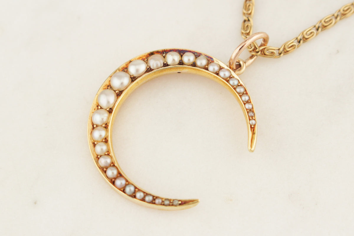 ANTIQUE VICTORIAN GARNET NATURAL SEED PEARL CRESCENT MOON PENDANT 15ct YELLOW GOLD