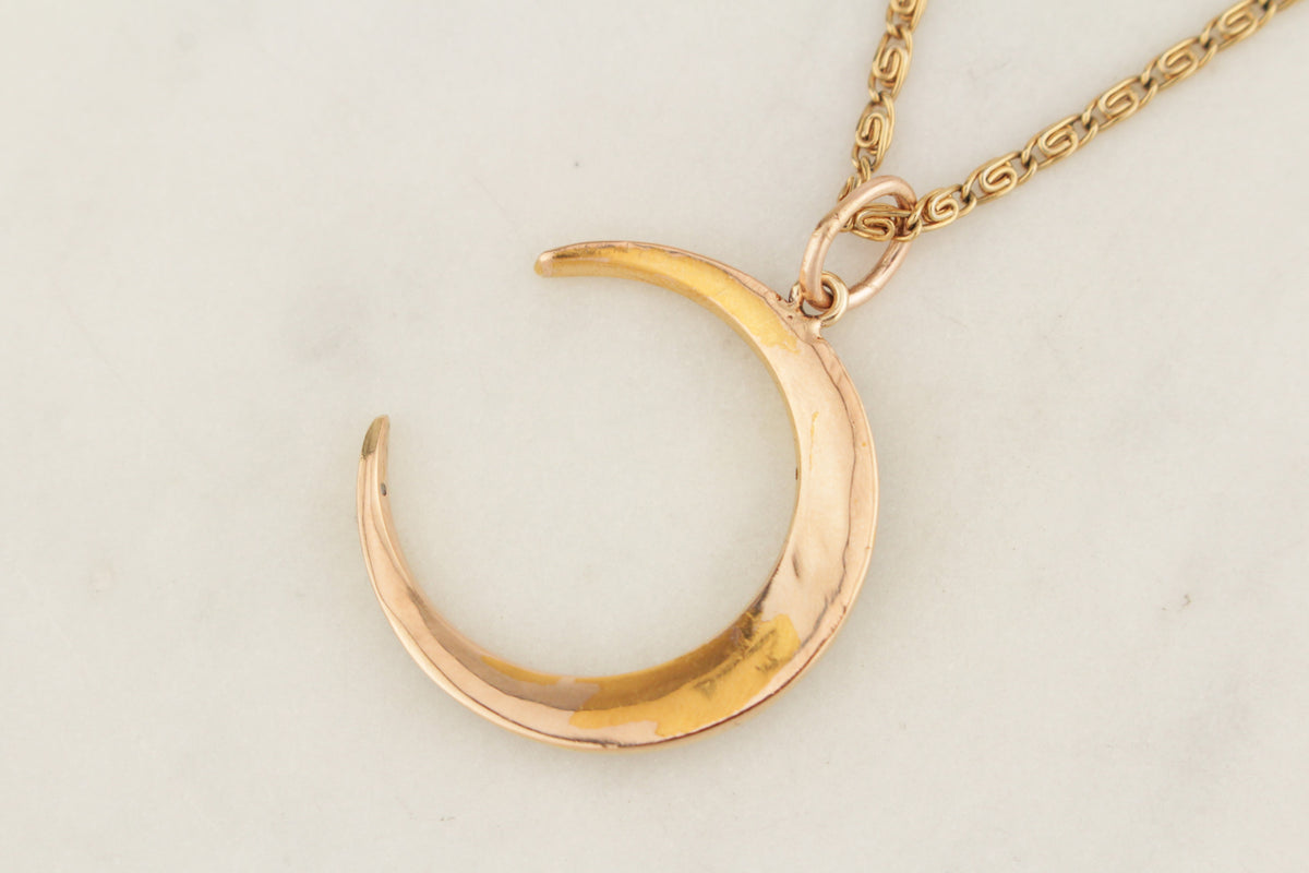 ANTIQUE VICTORIAN GARNET NATURAL SEED PEARL CRESCENT MOON PENDANT 15ct YELLOW GOLD