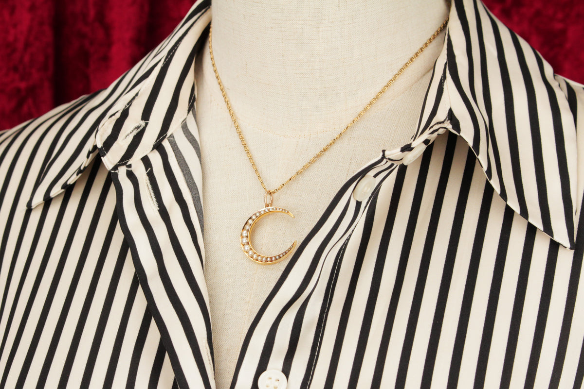 ANTIQUE VICTORIAN GARNET NATURAL SEED PEARL CRESCENT MOON PENDANT 15ct YELLOW GOLD