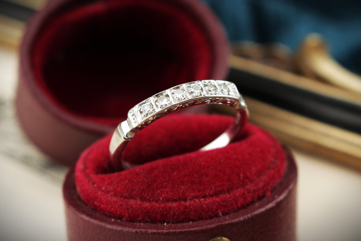 ANTIQUE c1915 AUSTRALIAN SIX STONE DIAMOND PLATINUM BAND