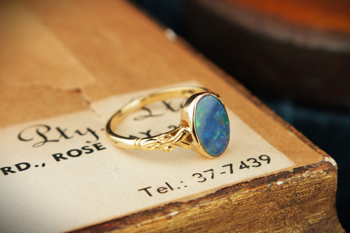 ANTIQUE ARTS &amp; CRAFTS OPAL TRIPLET 18ct YELLOW GOLD